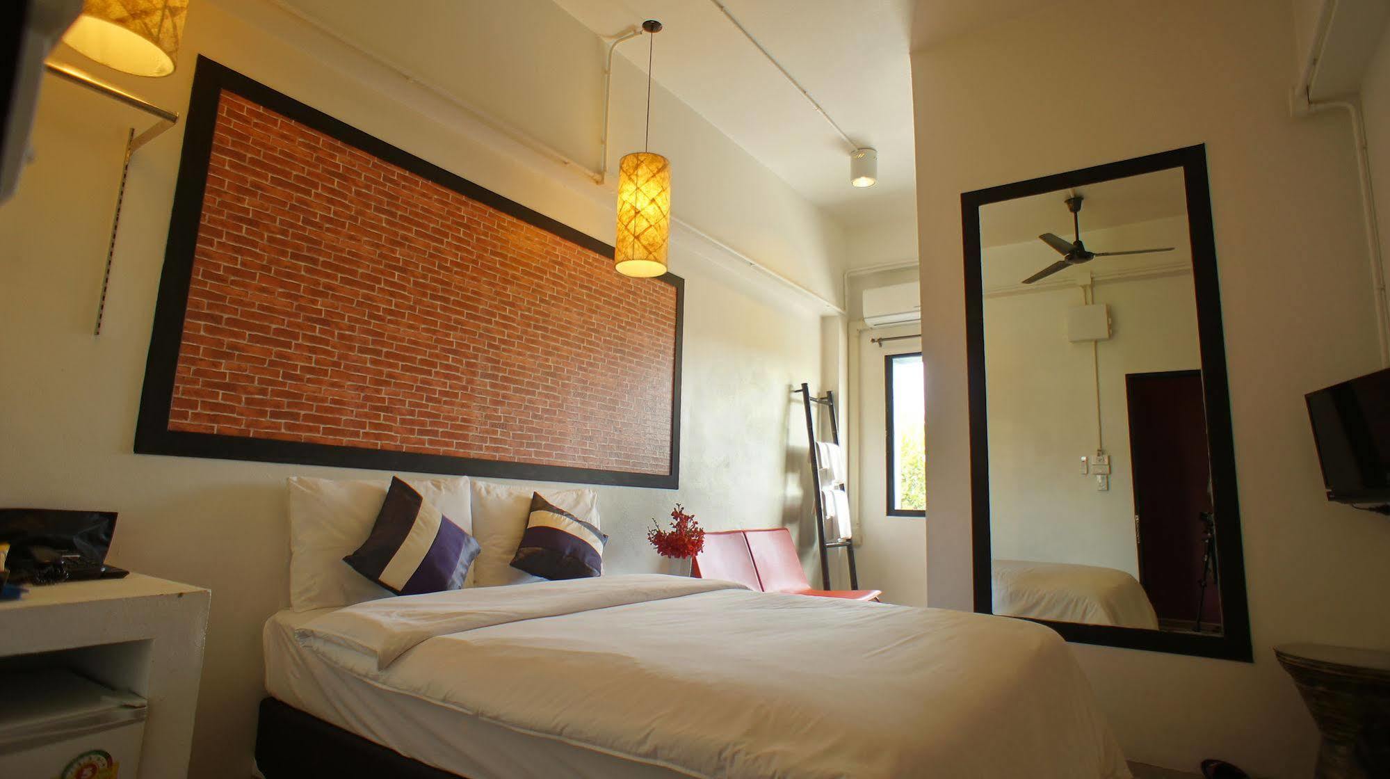 Walking Street Residence - Sha Extra Plus Chiang Mai Exteriör bild